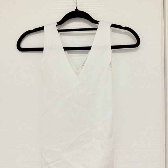 White blouse - Picture 2 of 3